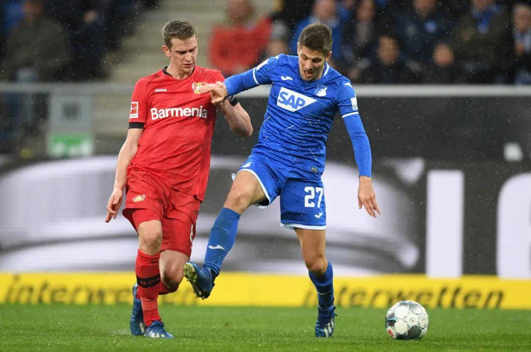 利物浦主场战胜阿森纳,实现逆转 利物浦主场战胜阿森纳,实现逆转