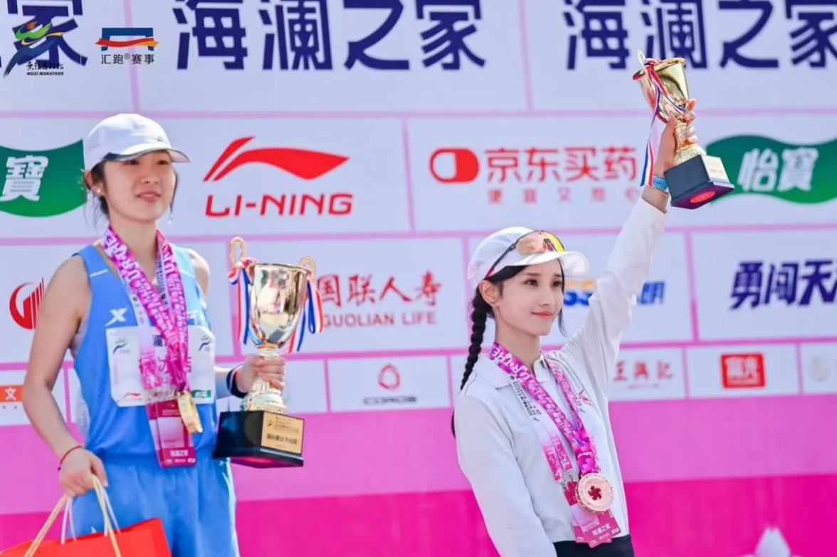 选手飒爽出场,夺冠成果显赫 选手飒爽出场,夺冠成果显赫