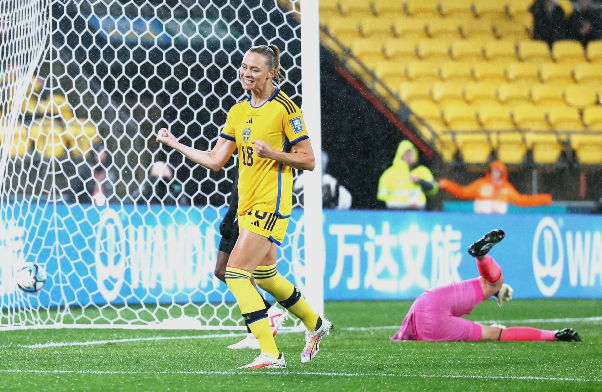 开云体育-瑞典队客场大胜，罗马尼亚队遭遇两连败