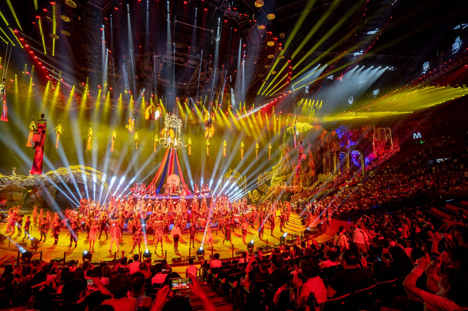 开云体育地址-足球比赛中的猛烈观战让观众过足瘾