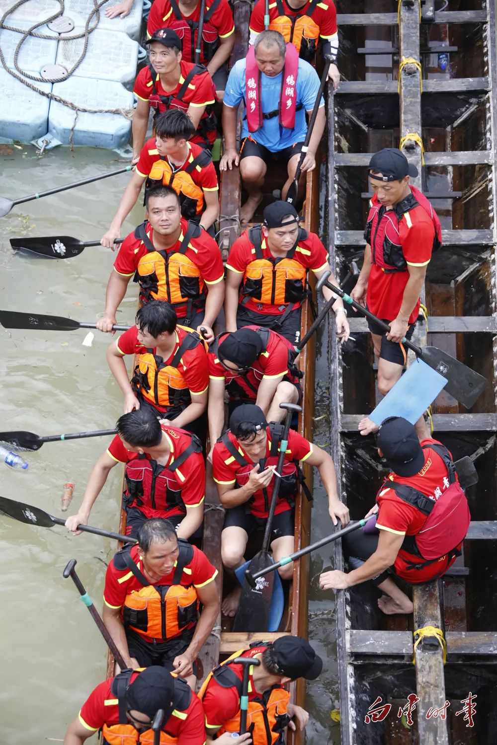 足球比赛中的猛烈观战让观众过足瘾 足球比赛中的猛烈观战让观众过足瘾