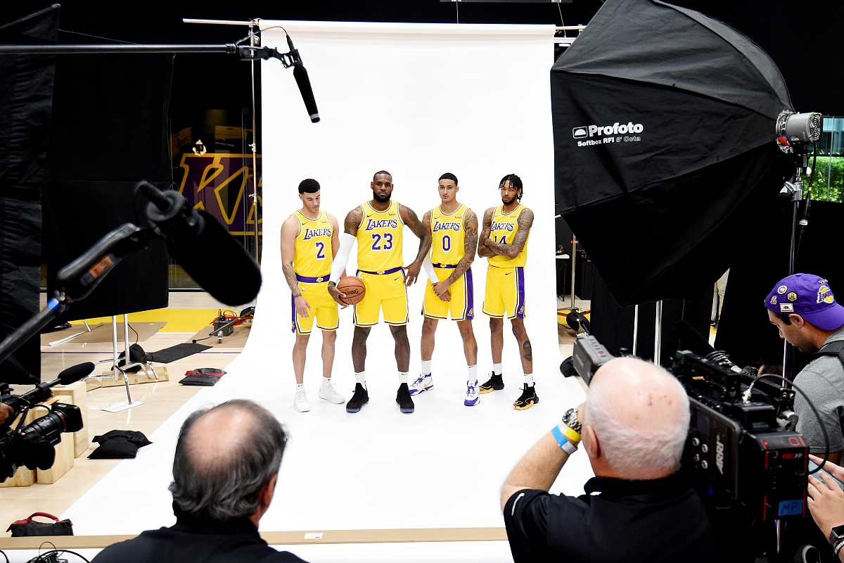 湖人全队协作出色,取得完胜 湖人全队协作出色,取得完胜