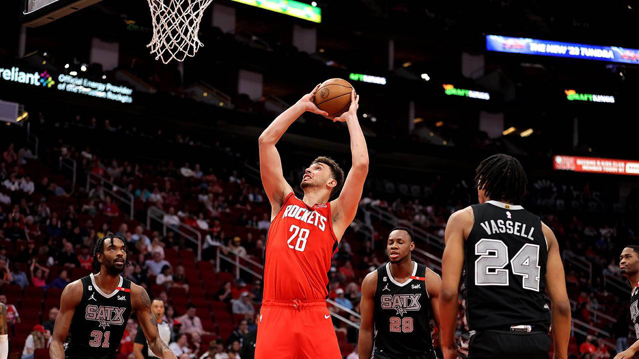 依靠内线优势打破对手防线掌控节奏