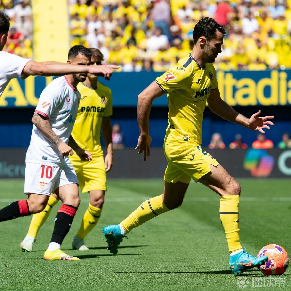 比利亚雷亚尔遭遇两连败,积分榜领先缩小 比利亚雷亚尔遭遇两连败,积分榜领先缩小