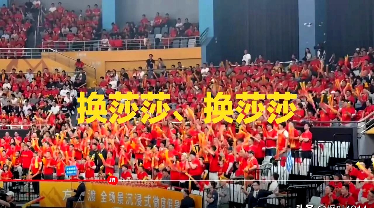 比赛中的激烈竞争引发球迷热议的简单介绍 比赛中的激烈竞争引发球迷热议的简单介绍