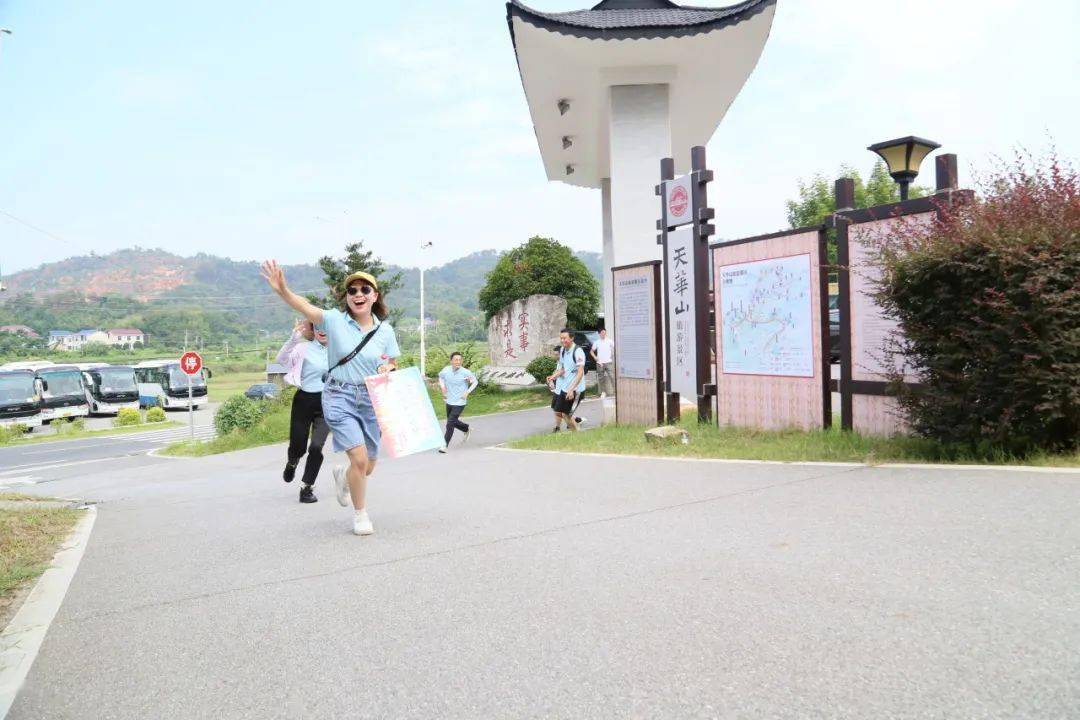 队员斗志昂扬,欧洲赛区预选赛攀登高峰的简单介绍 队员斗志昂扬,欧洲赛区预选赛攀登高峰的简单介绍