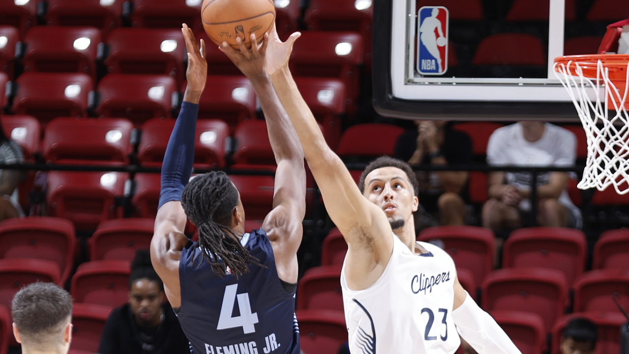 快船队实力碾压灰熊队,成功晋级半决赛 快船队实力碾压灰熊队,成功晋级半决赛