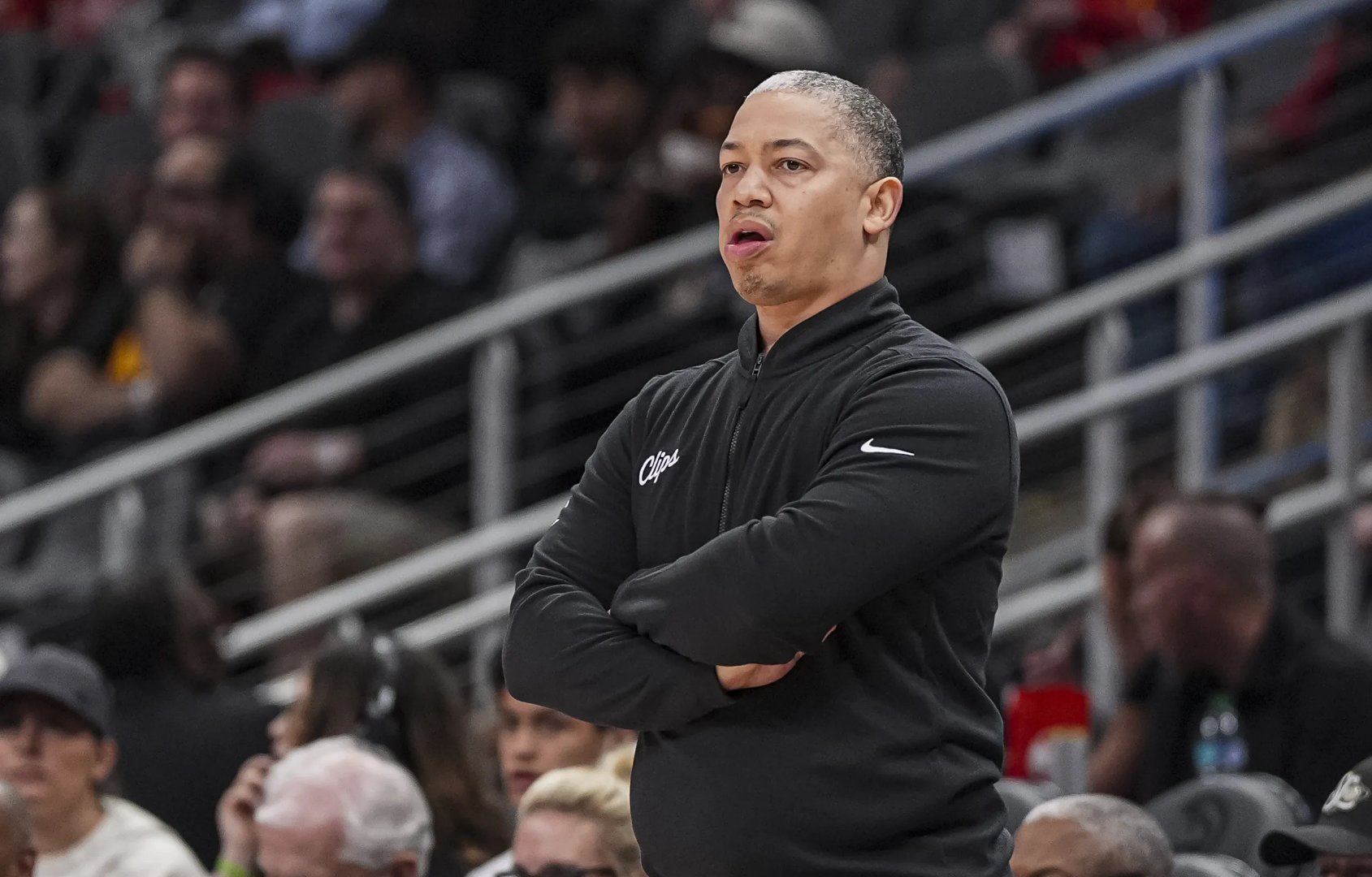 包含人心惶惶，球队主教练感受到压力山大的词条