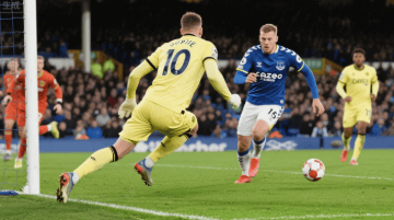 利兹联客场战平埃弗顿，取得宝贵一分的简单介绍