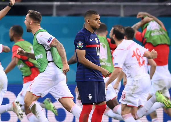 隐忧现现：欧洲杯上球队内部问题浮出水面的简单介绍