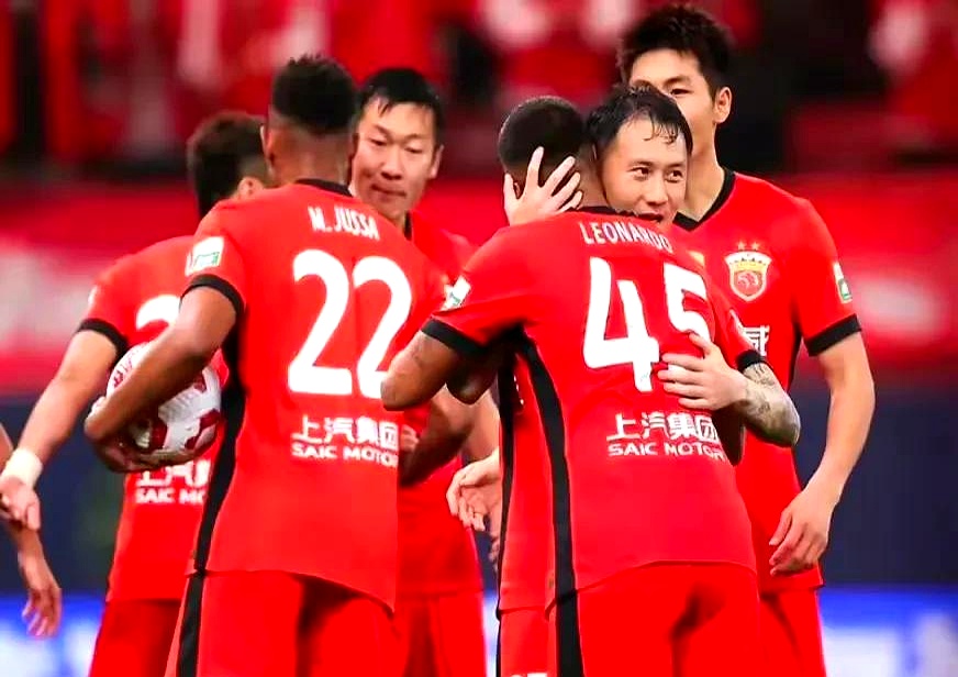 国内足球联赛豪强交锋,激烈对抗引燃全场的简单介绍 国内足球联赛豪强交锋,激烈对抗引燃全场的简单介绍