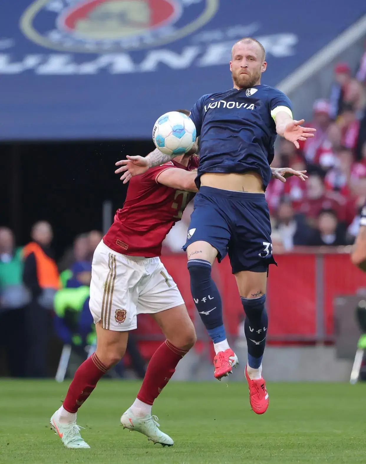 拜仁慕尼黑遭遇憾负，德甲冠军之路曲折