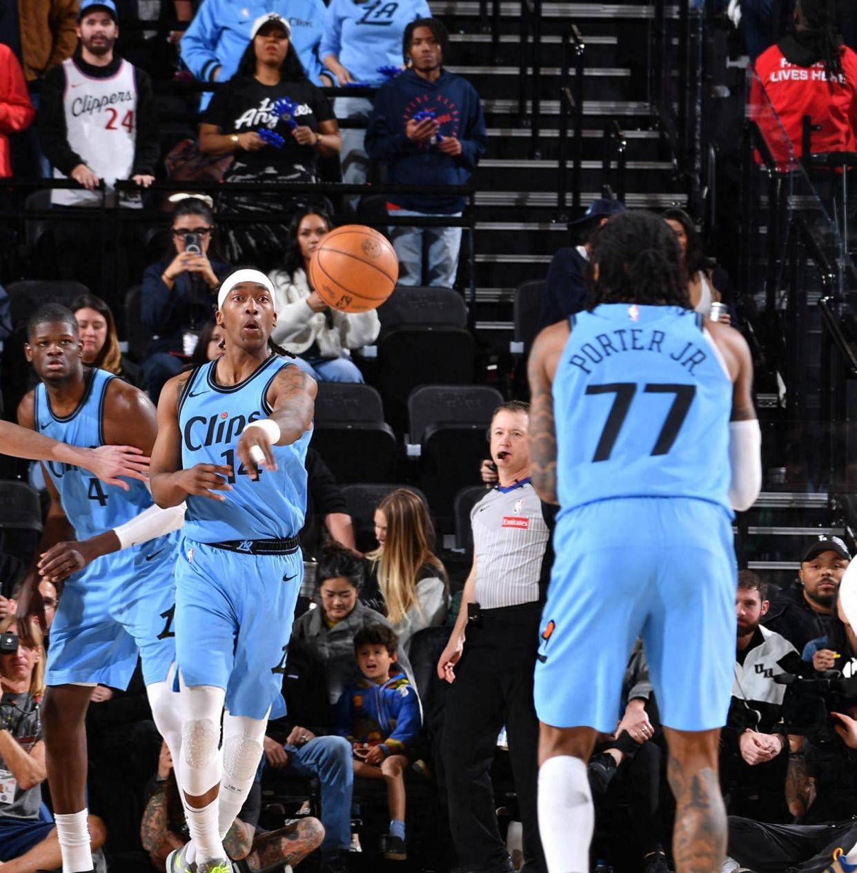 开云体育官网入口-快船队客场遭遇逆转，被魔术队绝杀