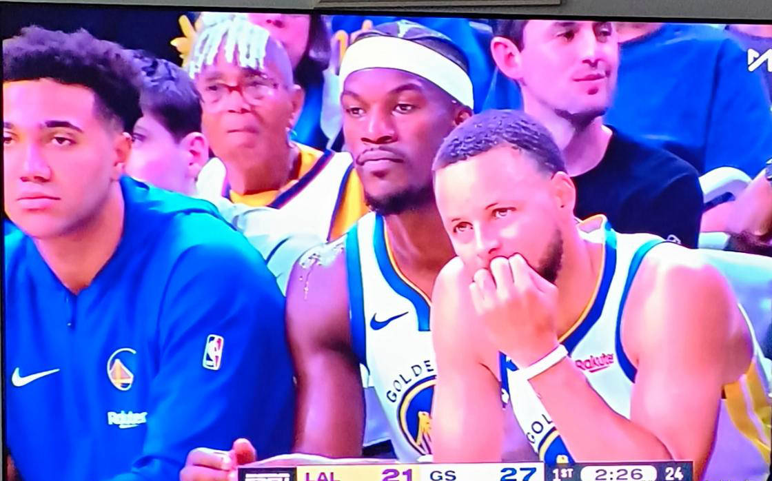 开云体育在线-勇士主场大胜湖人，库里狂砍40分