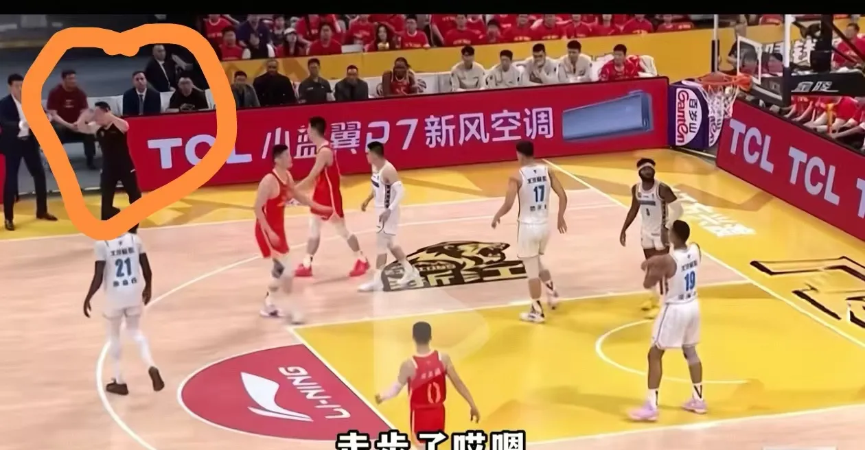 CBA比赛引发球迷激情争议 CBA比赛引发球迷激情争议