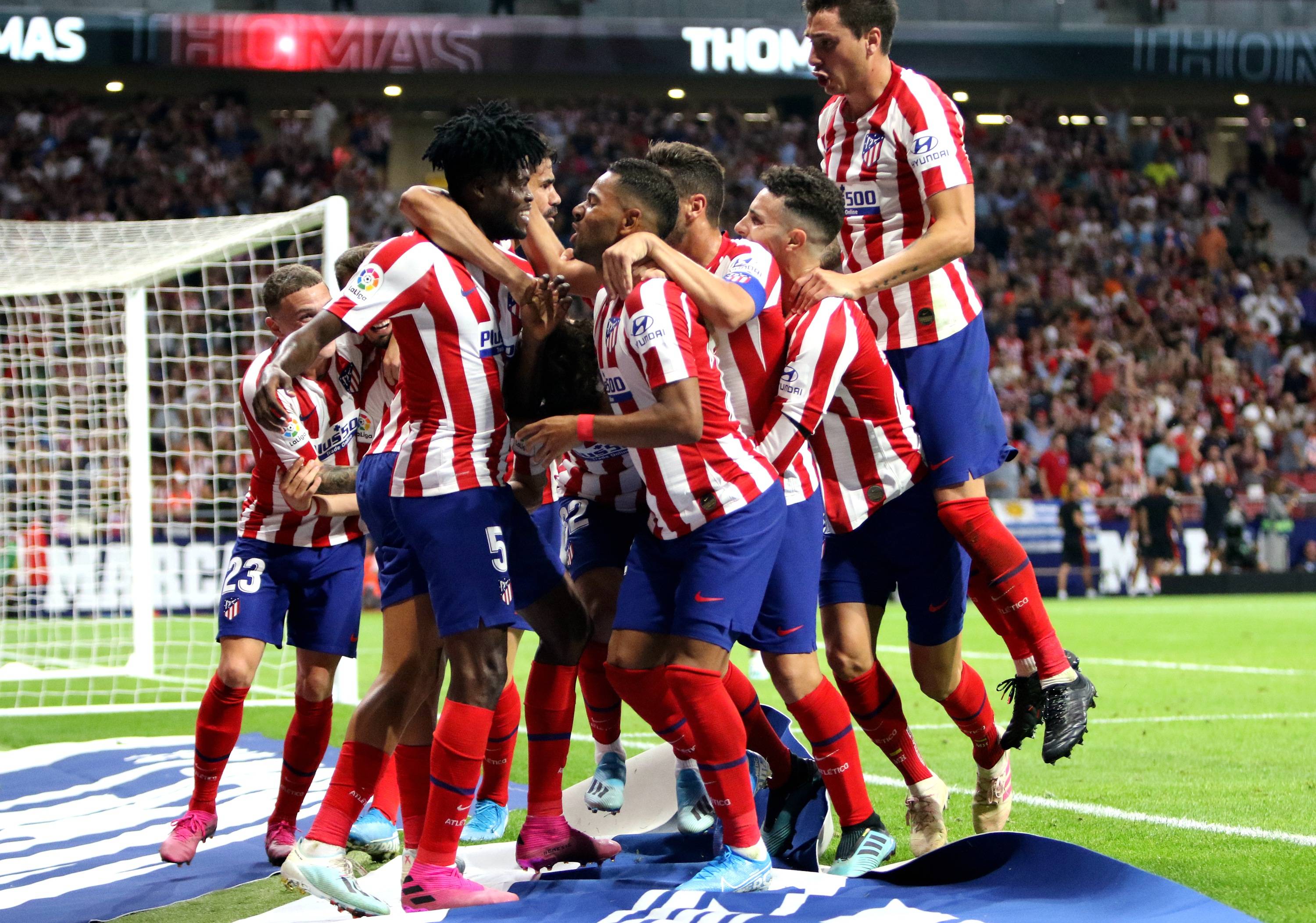 关于塞维利亚球员在场上表现出色,帮助球队的信息 关于塞维利亚球员在场上表现出色,帮助球队的信息